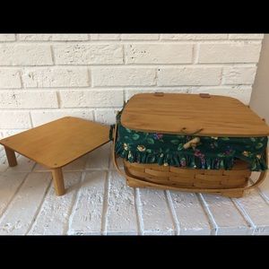 Longaberger picnic basket w/shelf & fabric liner